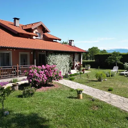 ヴィラ Tinov Dvor Briševo