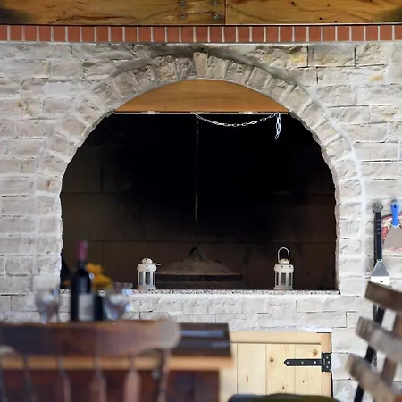 Tinov Dvor ヴィラ