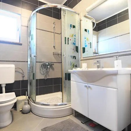 Tinov Dvor ヴィラ Briševo