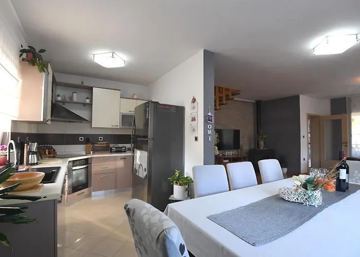 Tinov Dvor * Brisevo