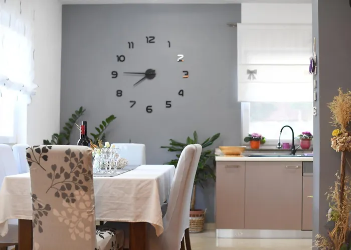 Tinov Dvor * Brisevo